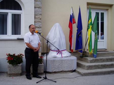 KNOBLEHARJEVO 2012 - Odkritje 3. likovne razstave sekcije KS Bučka - Ambrozzia ter odkritje kipa Martina Kebra 4